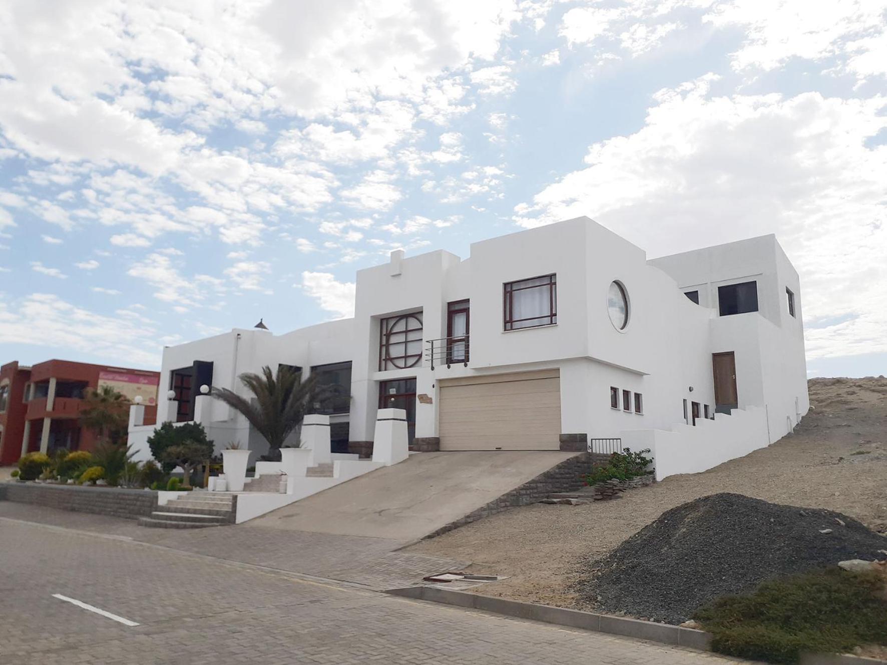 Shark Island Guesthouse Luderitz ภายนอก รูปภาพ