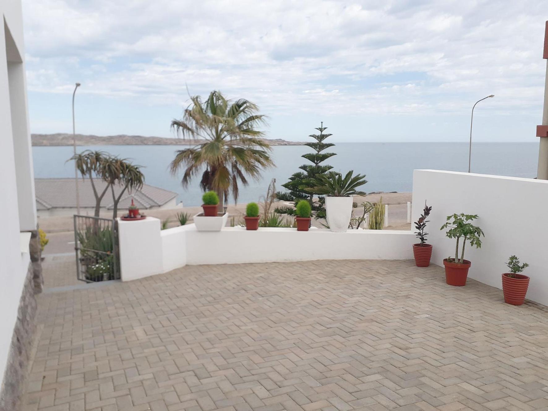 Shark Island Guesthouse Luderitz ภายนอก รูปภาพ